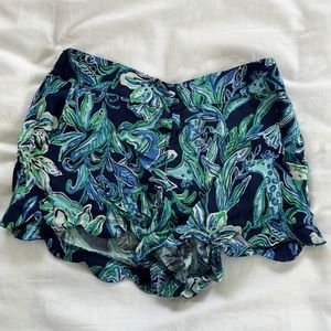 Lilly Pulitzer scallop short size M